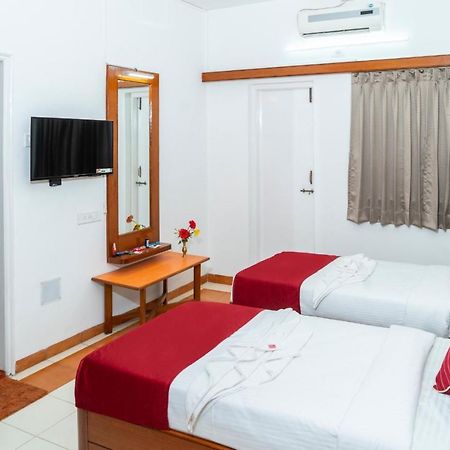 Hotel Green Field Satara Bagian luar foto