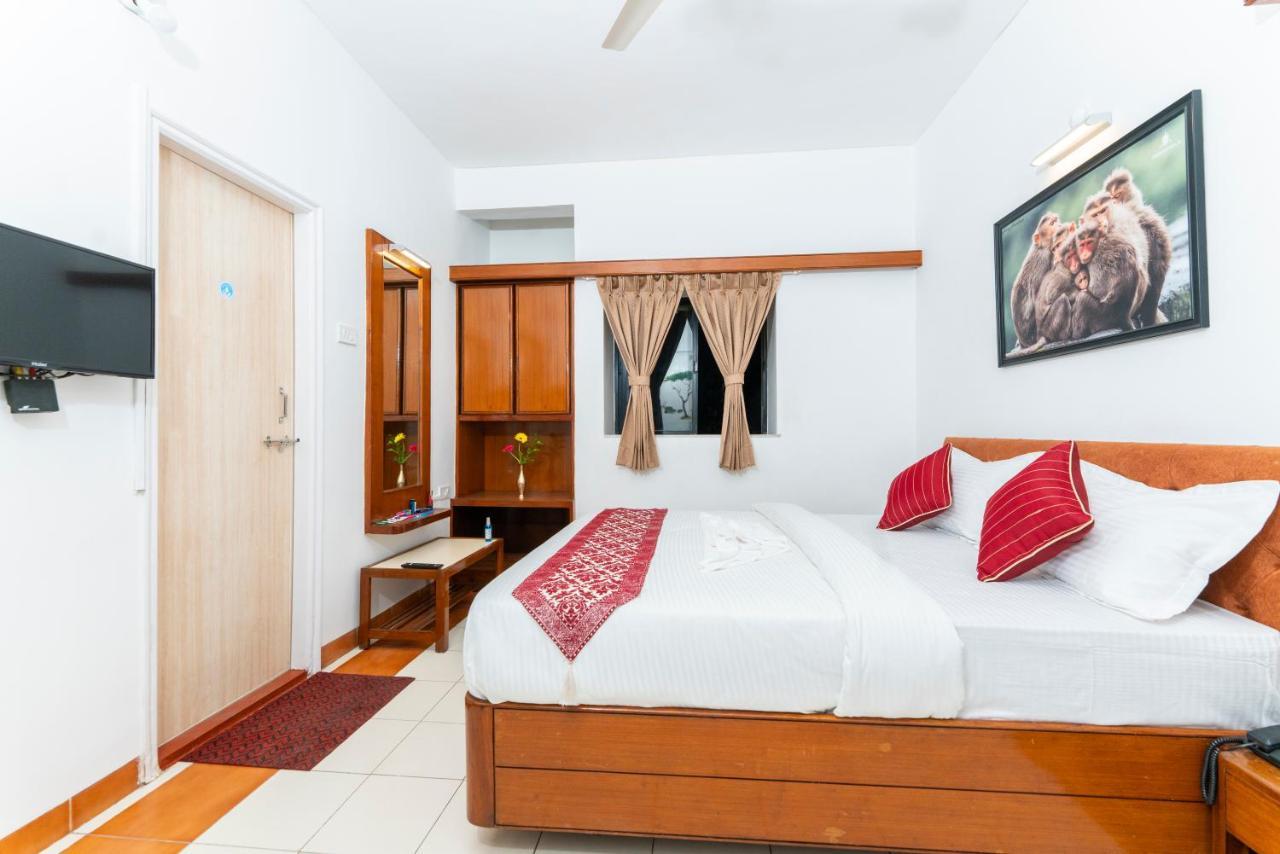 Hotel Green Field Satara Bagian luar foto