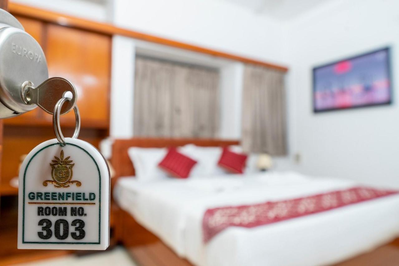 Hotel Green Field Satara Bagian luar foto