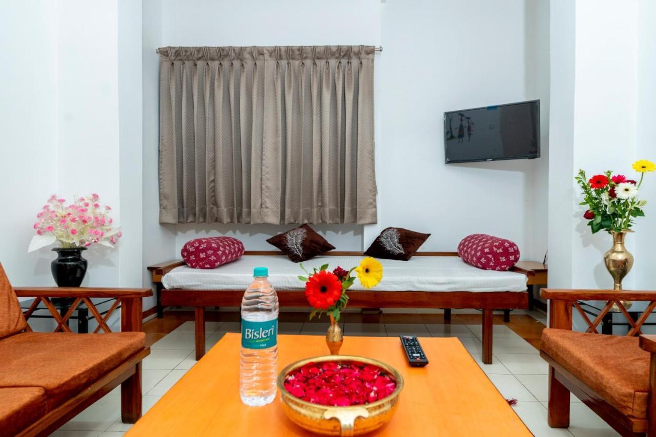 Hotel Green Field Satara Bagian luar foto