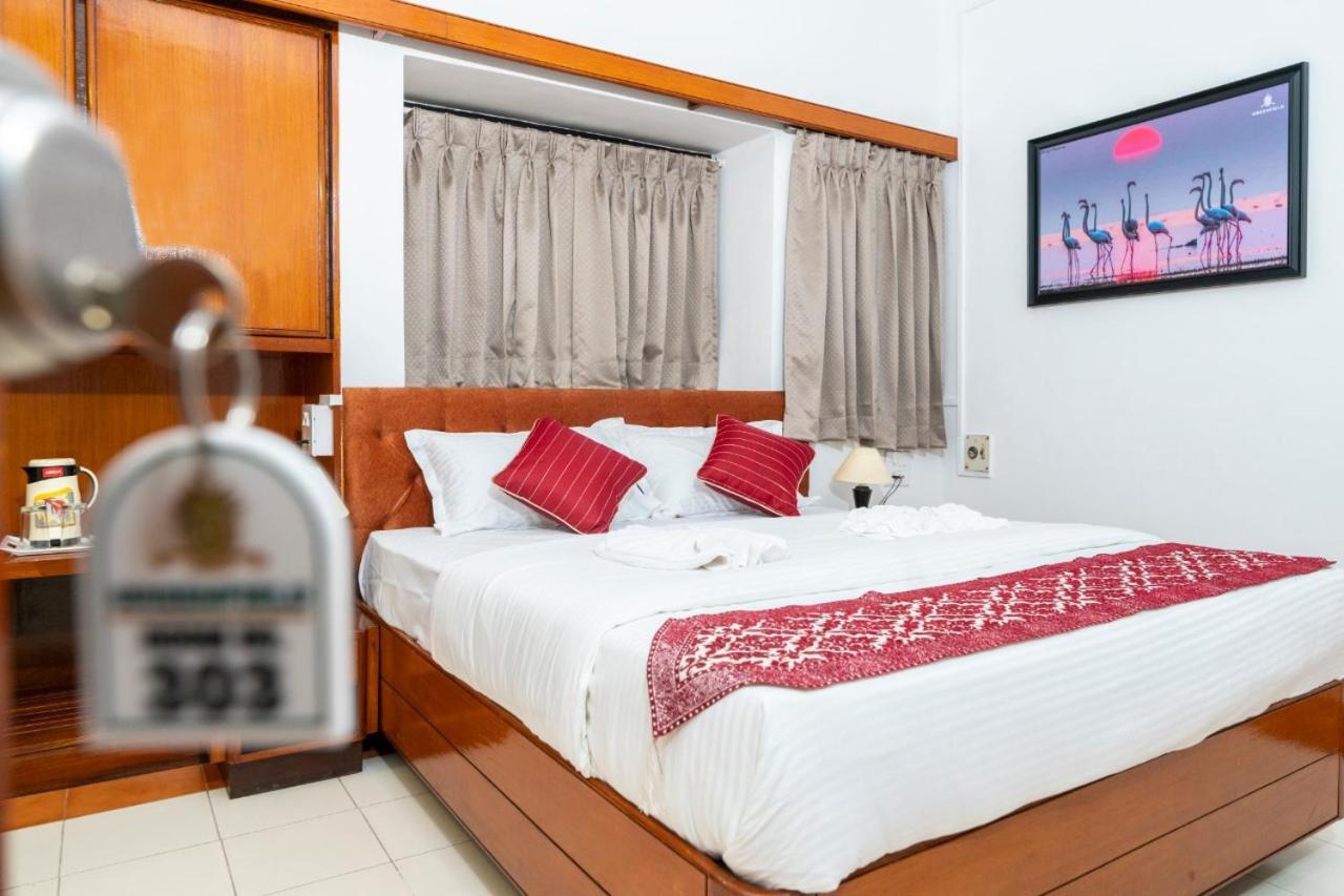 Hotel Green Field Satara Bagian luar foto