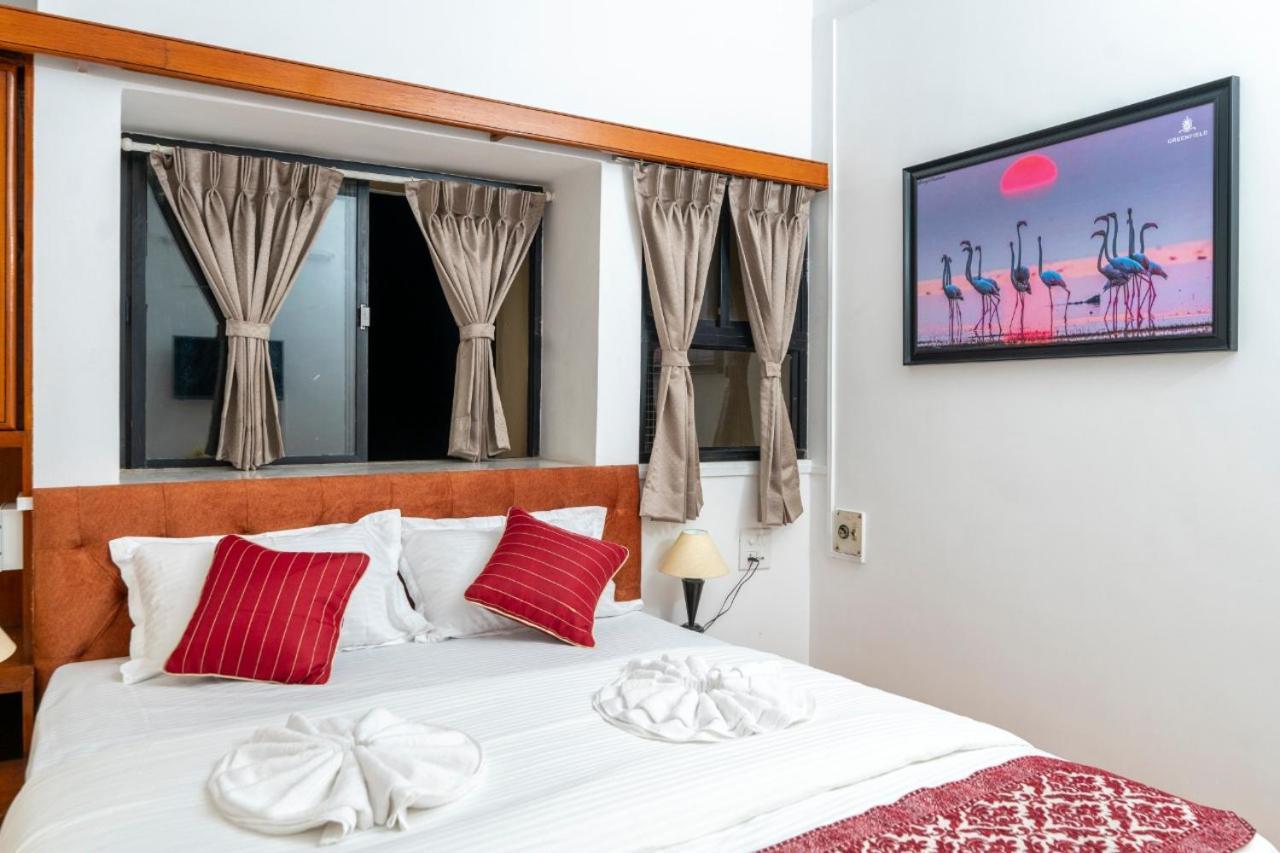 Hotel Green Field Satara Bagian luar foto