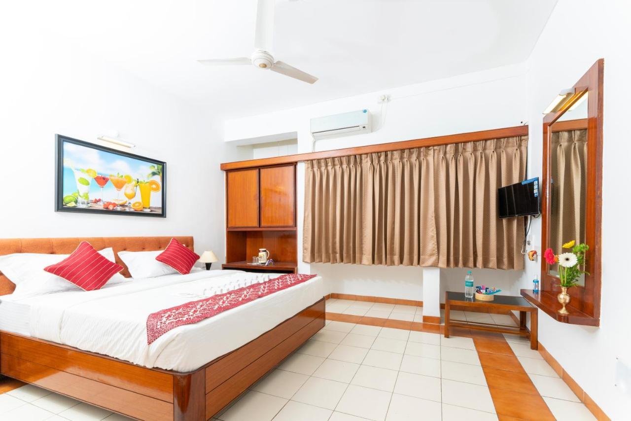 Hotel Green Field Satara Bagian luar foto