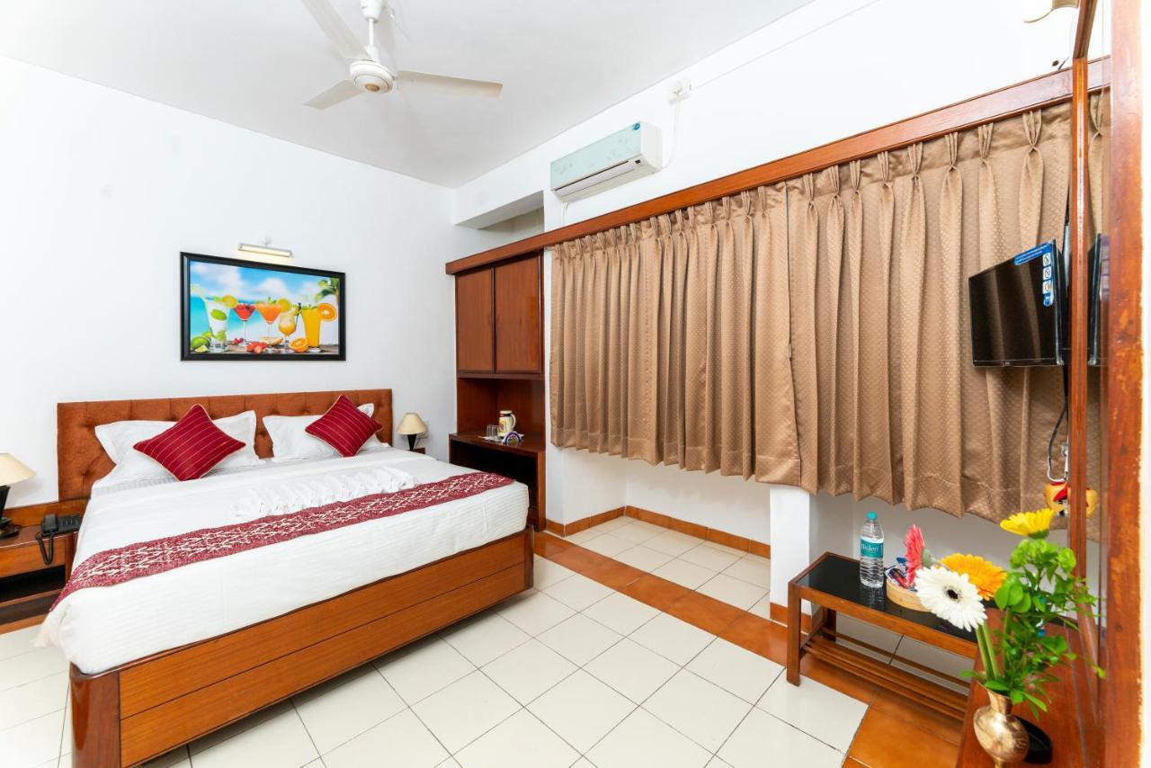 Hotel Green Field Satara Bagian luar foto