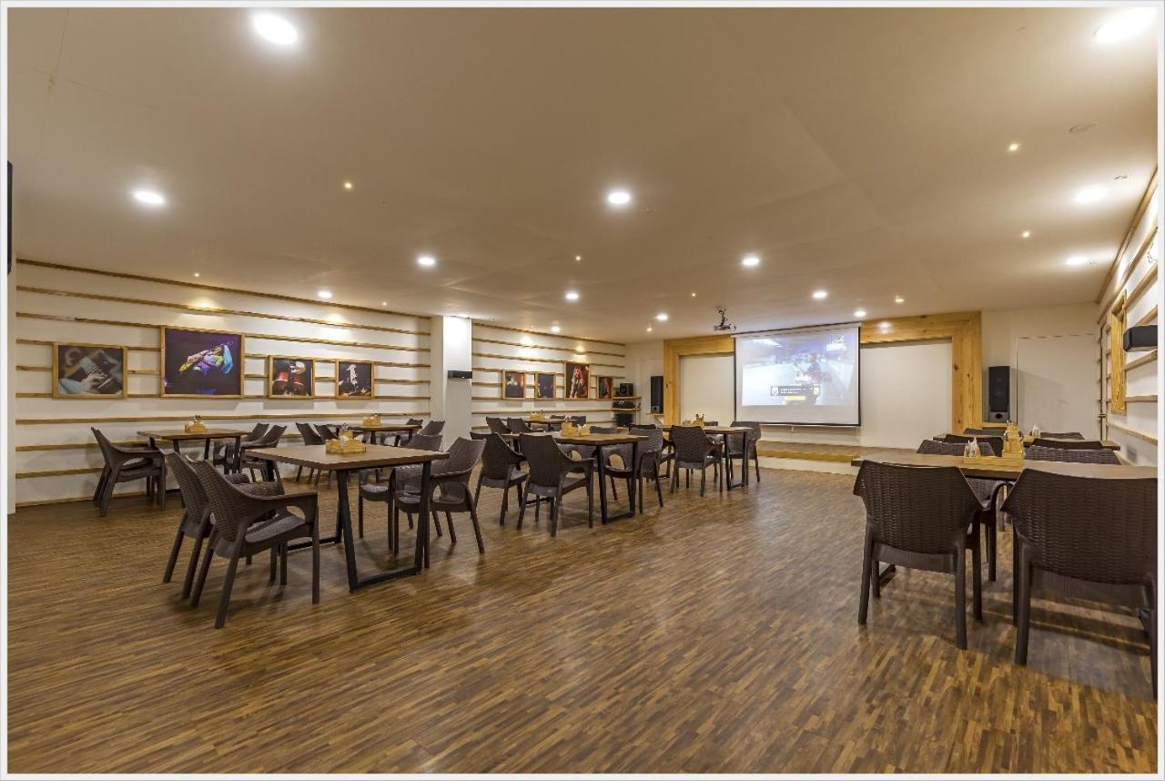 Hotel Green Field Satara Bagian luar foto